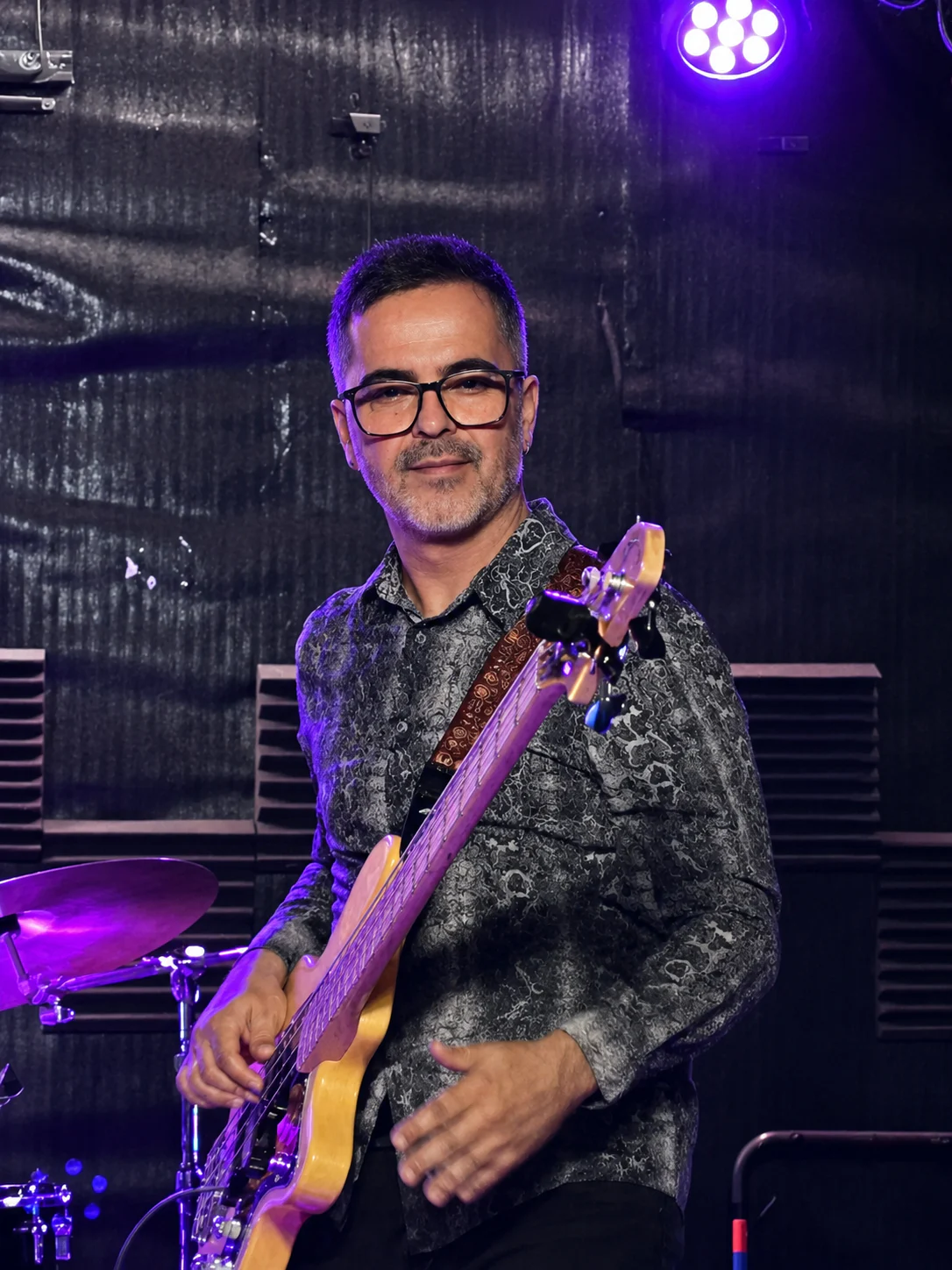 Antonio Cordones durante una actuación musical